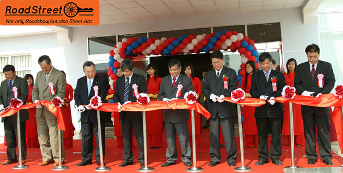 Nghi lễ cắt băng khánh thành