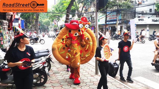 Roadshow đi bộ kích hoạt thương hiệu pizza hut